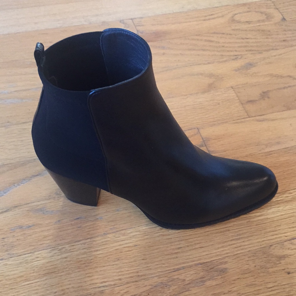 Stuart Weitzman 5050 Booties